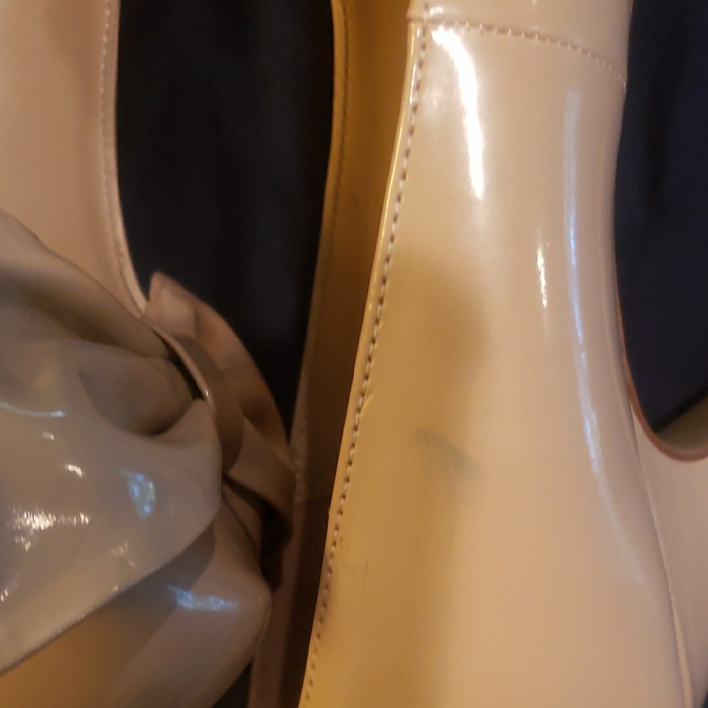 Elle Cream Bow Accent Heels - Picture 5 of 7